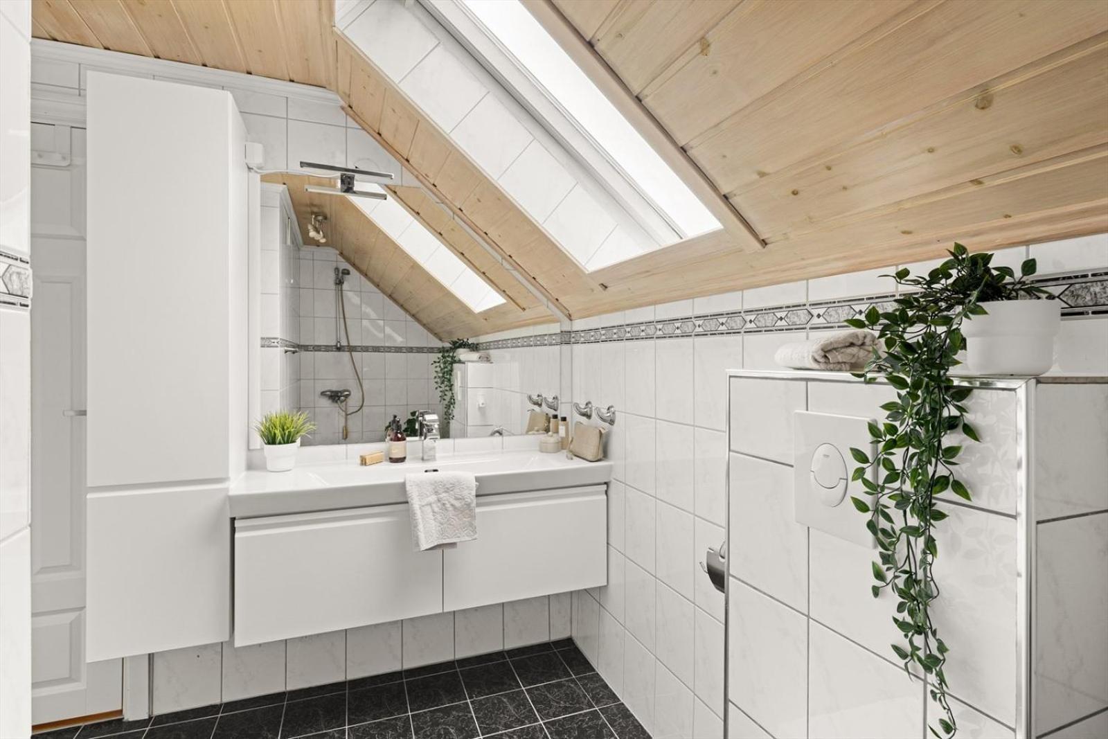 A Beautiful 3-bedroom With Stunning Views And Free Parking Appartement Bergen
