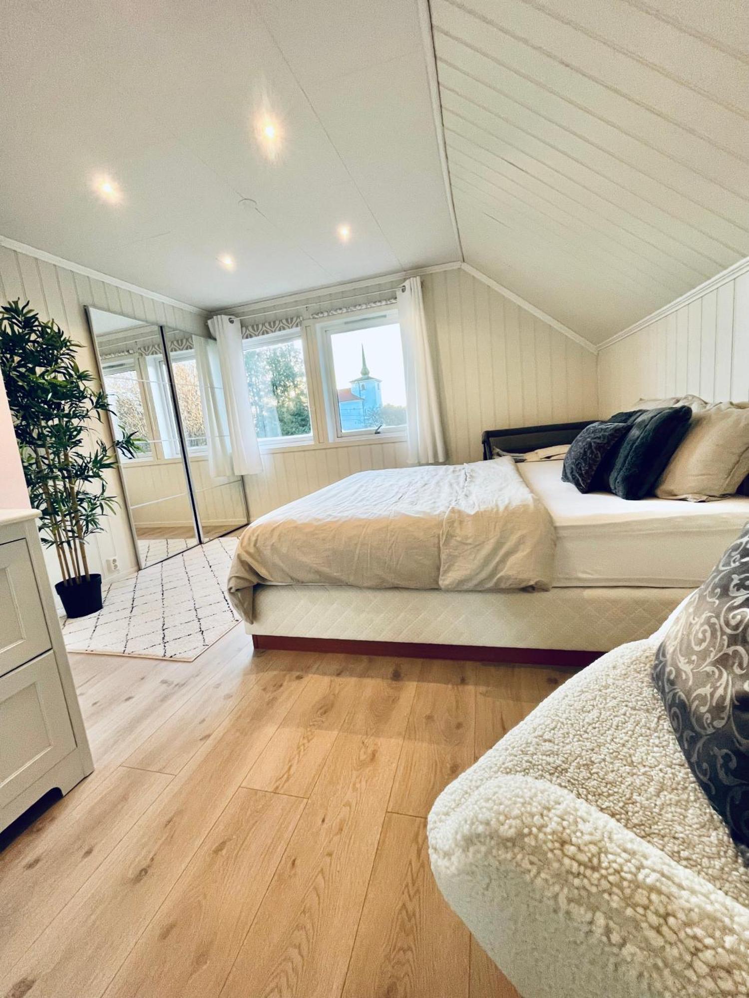Appartement A Beautiful 3-bedroom With Stunning Views And Free Parking Bergen
